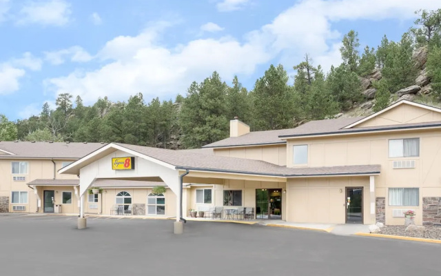 Super 8 Custer/Crazy Horse Area