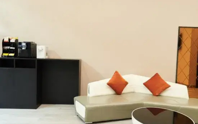 Home Ease Hotel (Longhua Xingzhou Plaza Store)