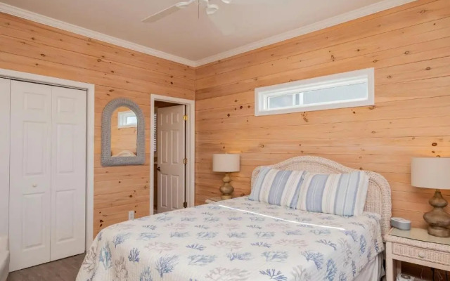Casa Bianca by Oak Island Accommodations