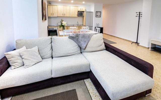 Fuengirola Centre - Modern 2BR Apartment -one Step to Everything