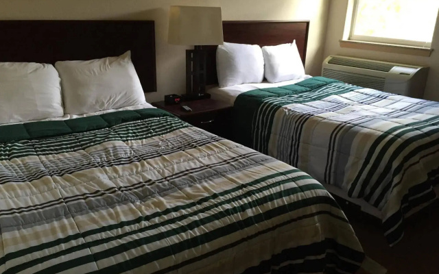 Price Pointe Inn