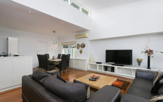 Spacious 5 Bed Home Close To Cottesloe Beach