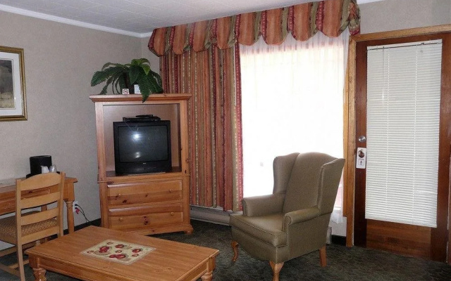 Crestwood Inn