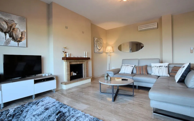 Tasteful Villa in Pinos de Alhaurín With Swimming Pool