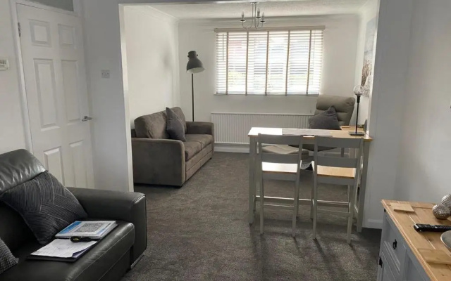 Riverside Park Ground Floor Apt 1 BR Parking St Neots