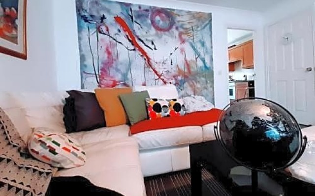 2bed Guest Wing - Charming Glasgow Villa - off M8 M80