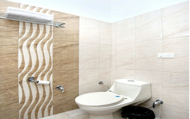 OYO 15565 Hotel Midtown