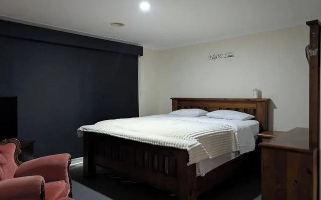 Cosy Spacious Hill Holiday Home