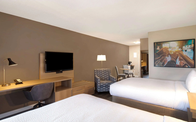 Days Inn by Wyndham Victoria Uptown
