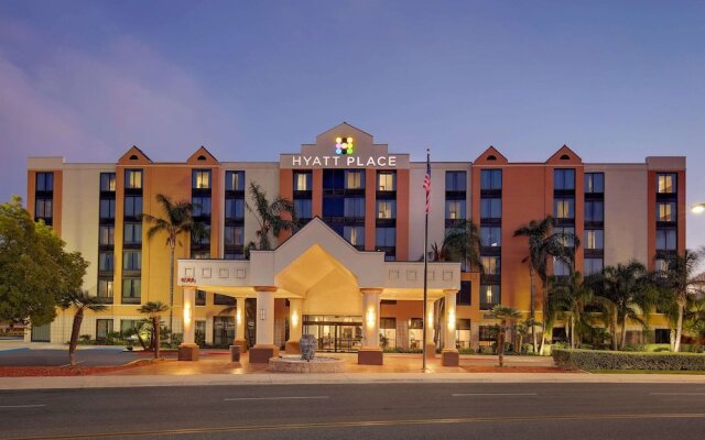 Отель Hyatt Place Ontario / Rancho Cucamonga вид на фасад