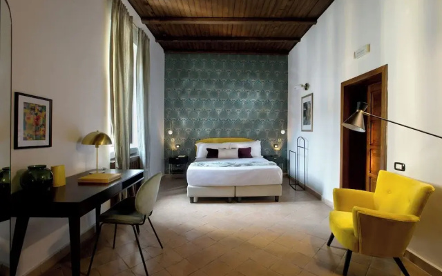 La Nova Bed and Museum