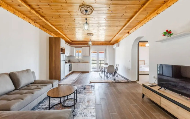 Hillside Apartment Gjirokast r 2 2BR With Balcony