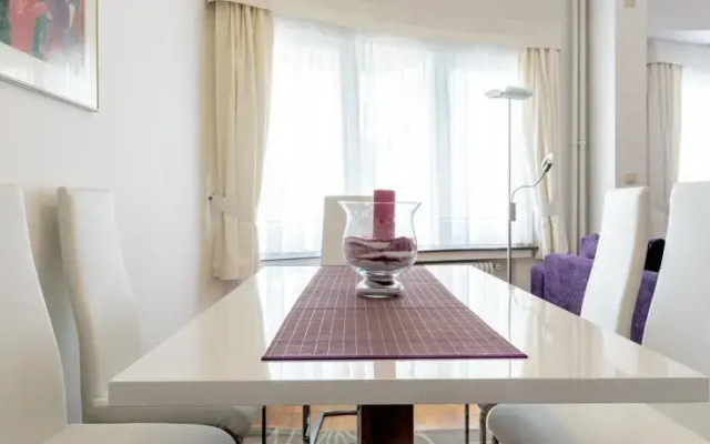 Square Charles Halldis Apartment