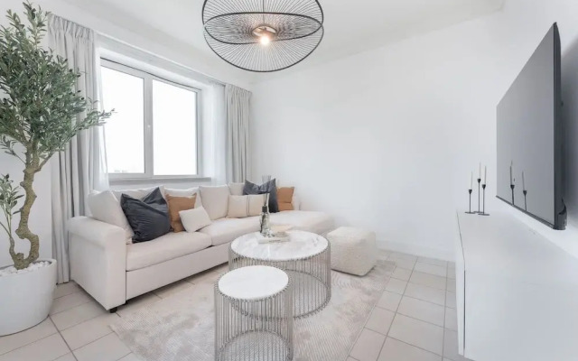 Prime 2BR Near Marina Mall Tram