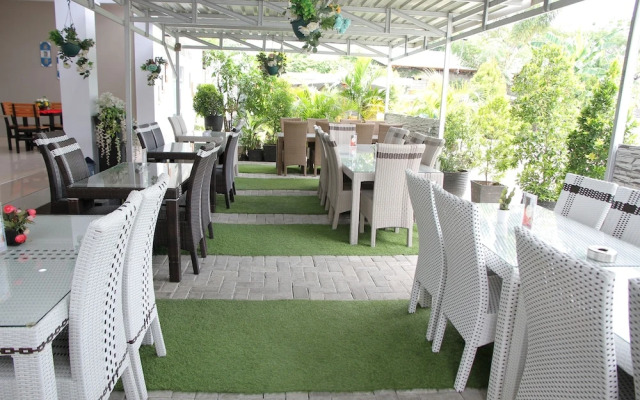 Zamrud Hotel by OYO Rooms