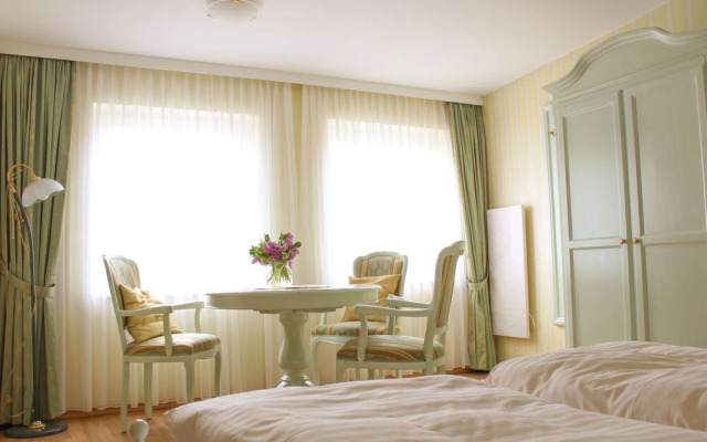 Bubbly Apartment in Warnemünde near Beach