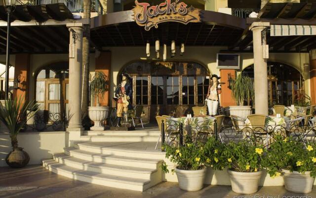 Отель Marina Fiesta Resort & Spa Мексика, Кабо-Сан-Лукас - отзывы, цены и фото номеров - забронировать отель Marina Fiesta Resort & Spa онлайн вид на фасад