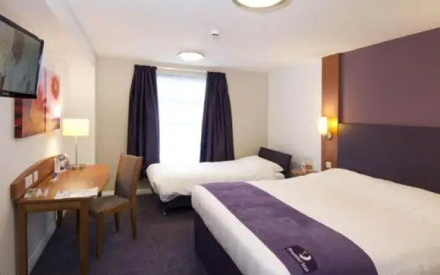 Premier Inn Woking West - A324