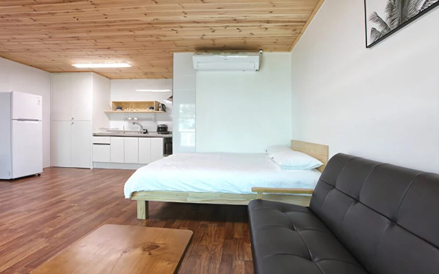 Yeosu Sea Side Pines Pension