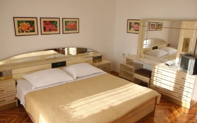 Apartments and Rooms Nada