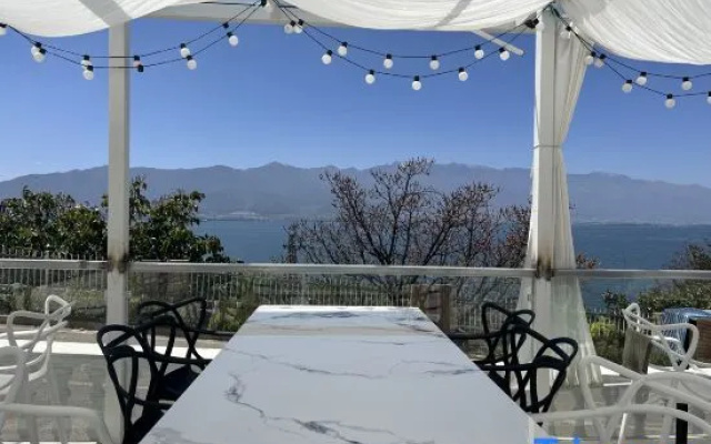 Dali Biyue Sea View Hotel