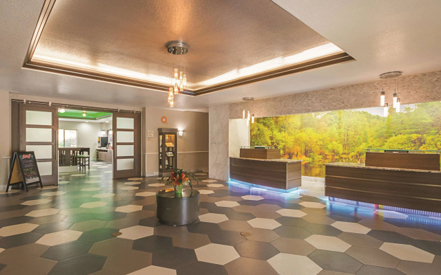 La Quinta Inn & Suites by Wyndham Kingwood Houston IAH Airpt