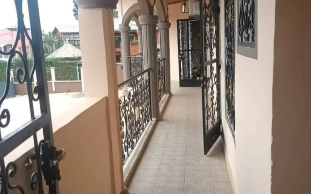 Bel Appartement Meublé À Yaoundé - Odza