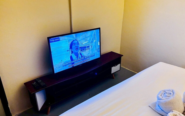 Sukhum Charoen Krung Tak-Sin guest house