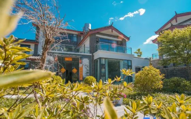 Lijiang Xiangyu Light Luxury Snow Mountain Holiday Villa