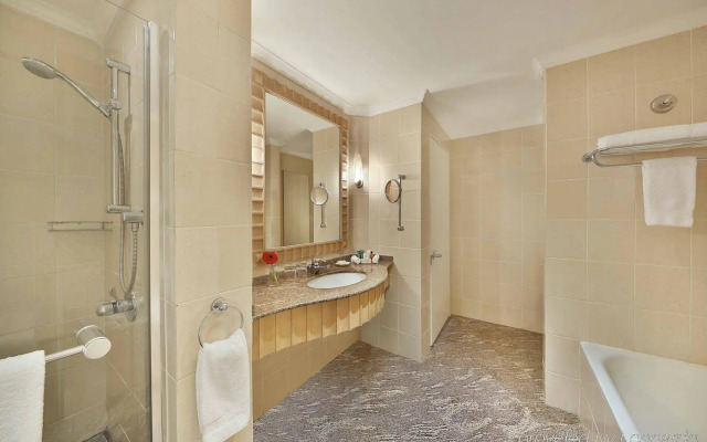 Отель NH Johannesburg Sandton