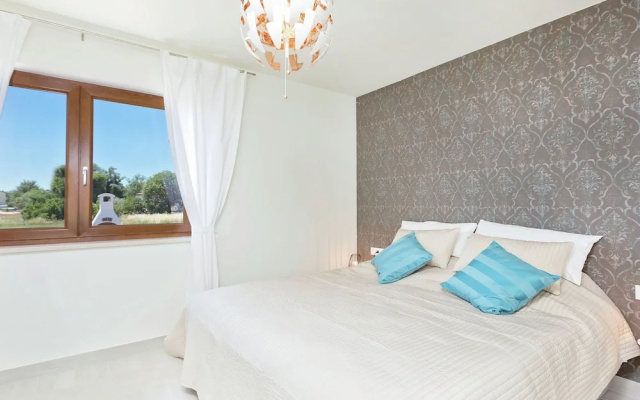 Seaside Villa With Swimming Pool in Funtana