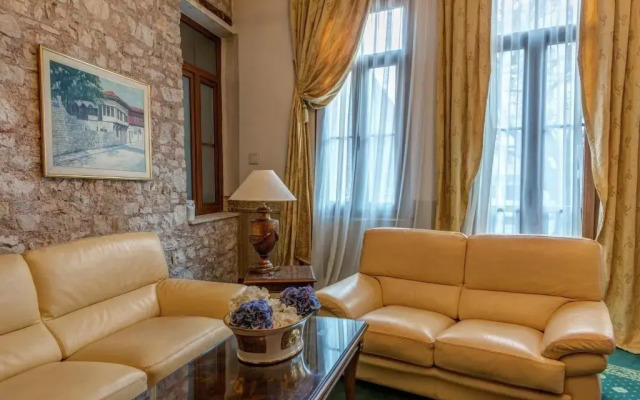 Alexios Inn Hotel