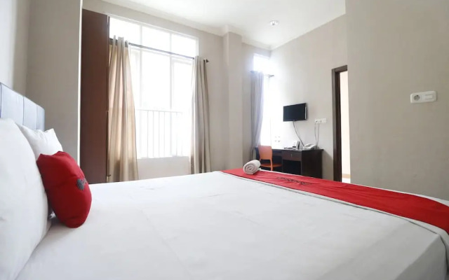 RedDoorz @ Ranotana Manado