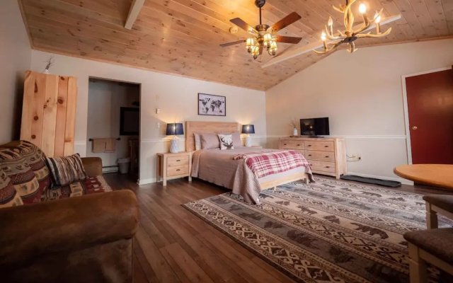 The Snowshoe Lodge