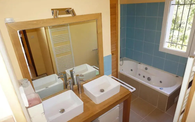 Pretty and Modern Villa With Private Pool, Cavalaire-sur-mer