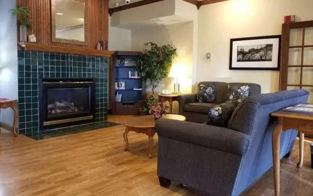 AmericInn by Wyndham Galesburg