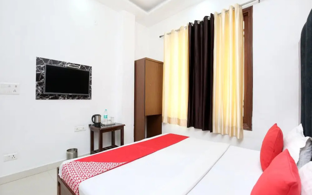 OYO 15652 Hotel 51