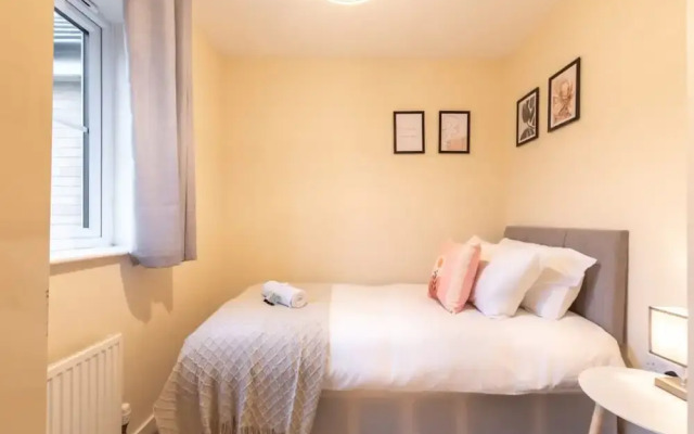 Host Stay Moresby Way