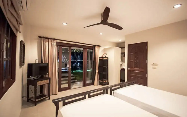 3 Bedroom Pool Villa 20 seconds from Samrong beach front