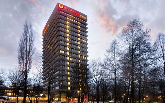 Отель Leonardo Hotel Amsterdam Rembrandtpark Нидерланды, Амстердам - 5 отзывов об отеле, цены и фото номеров - забронировать отель Leonardo Hotel Amsterdam Rembrandtpark онлайн вид на фасад