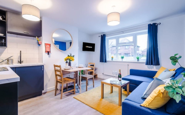 NEW Spacious Apartment Ideal for Business Work