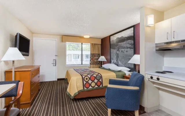 Super 8 Aberdeen Southern Pines