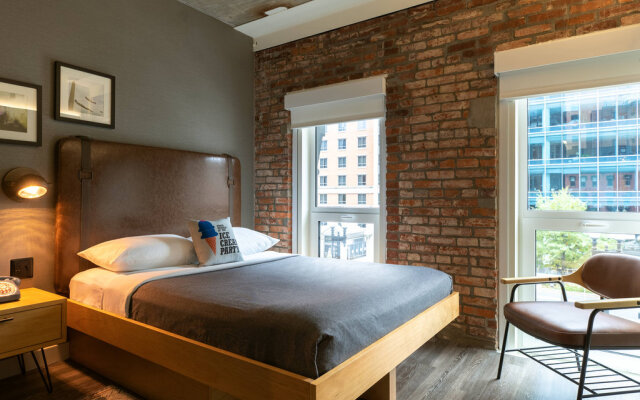 Отель Moxy Washington, DC Downtown вид на фасад