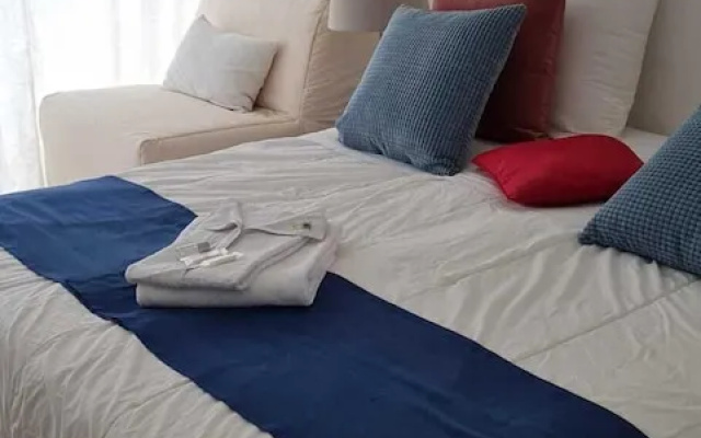 2 Bedrooms behind to the hotel Martinez