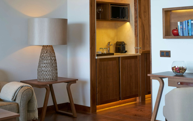 Отель Les Suites at The Cliff Bay
