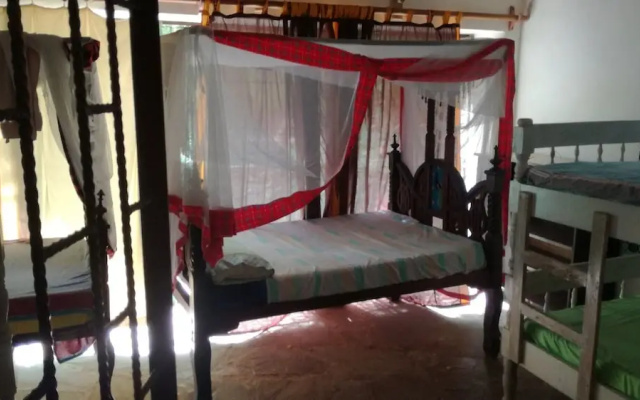 Travellers Paradise Diani - Hostel