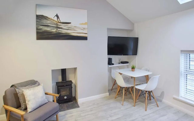 The Surfer's Loft Apartment