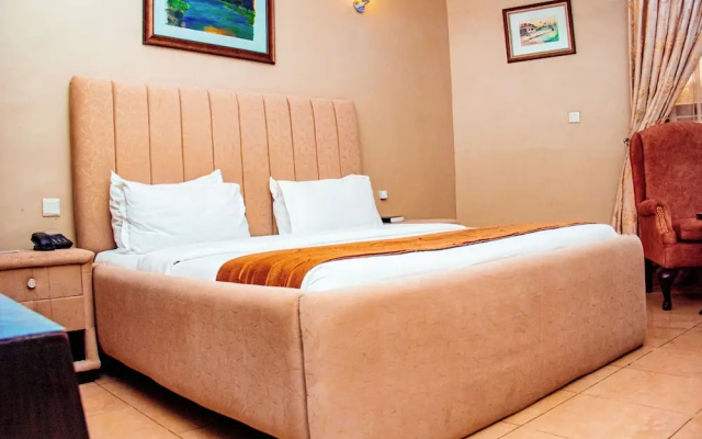Dees Hotels Apartment & Suites