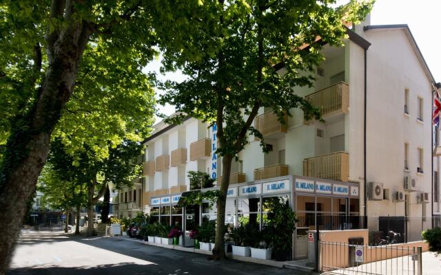 Hotel Milano Гаттео-а-Маре вид на фасад