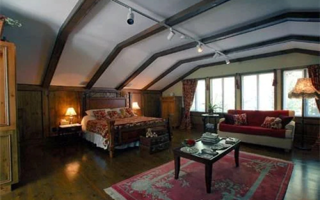 Brock Hollow B & B